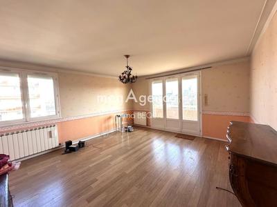 Appartement - 83 m² - 4 pièces