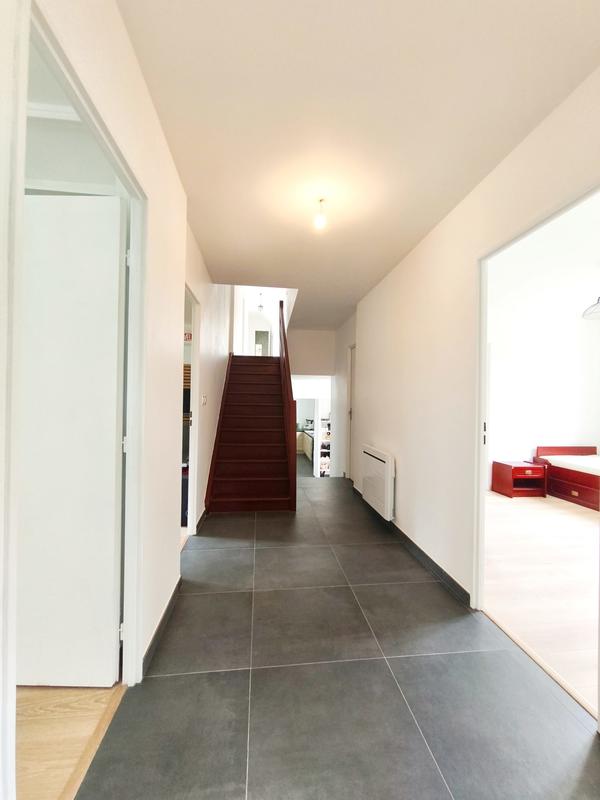 Maison traditionnelle - 170 m² - 9 pièces