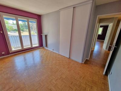 Appartement - 82 m² - 3 pièces