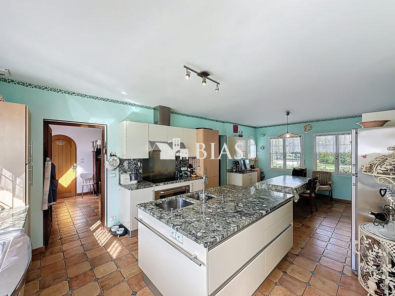 Maison - 349 m² - 12 pièces