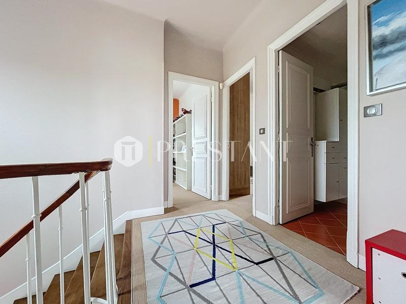 Maison - 300 m² - 9 pièces