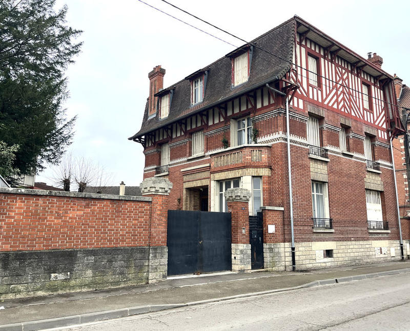 Maison bourgeoise - 300 m² - 12 pièces