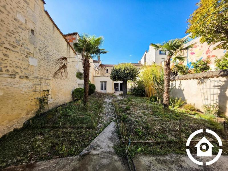 Maison - 310 m² - 8 pièces