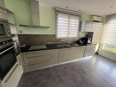 Appartement - 160 m² - 6 pièces