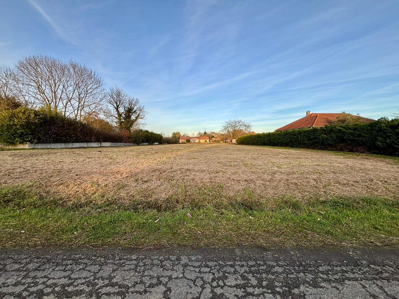 Terrain constructible - 2 470 m²