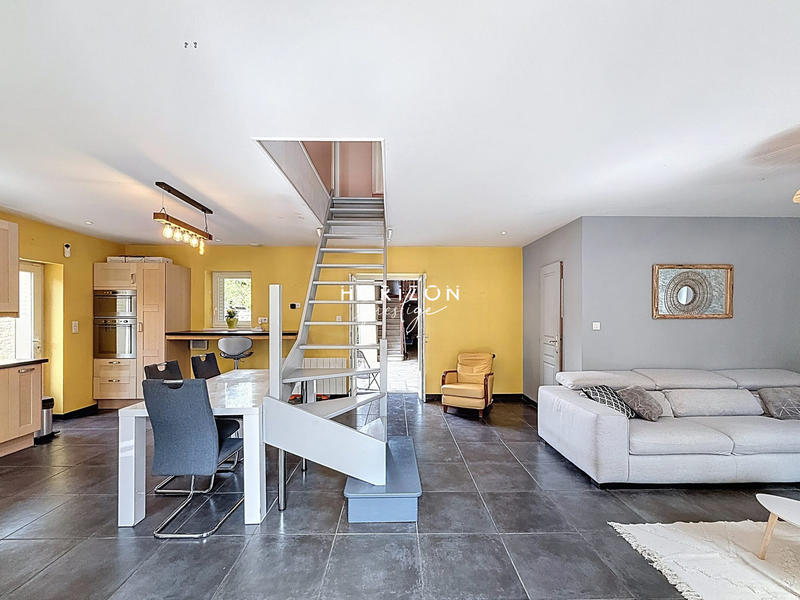 Maison - 183 m² - 6 pièces