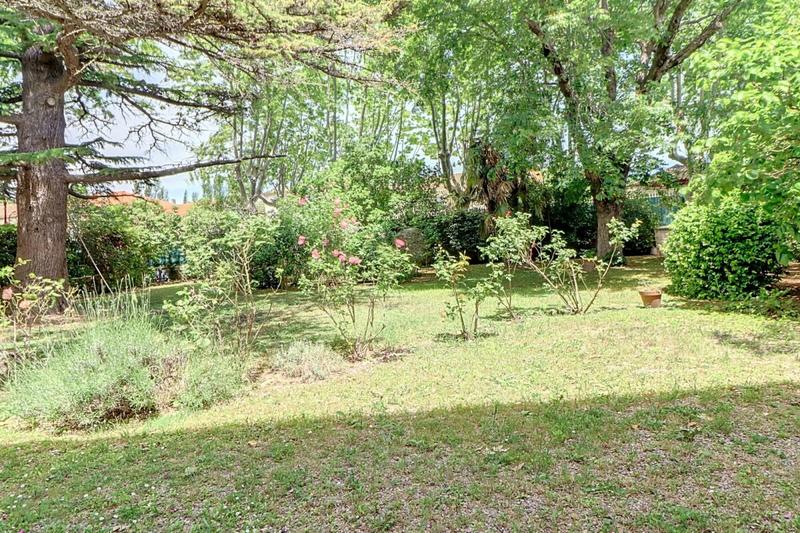 Maison - 390 m² - 8 pièces