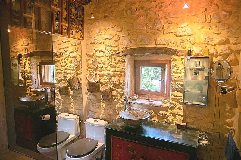 Mas - 668 m² - 27 pièces