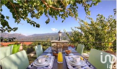 Maison - 280 m² - 16 pièces