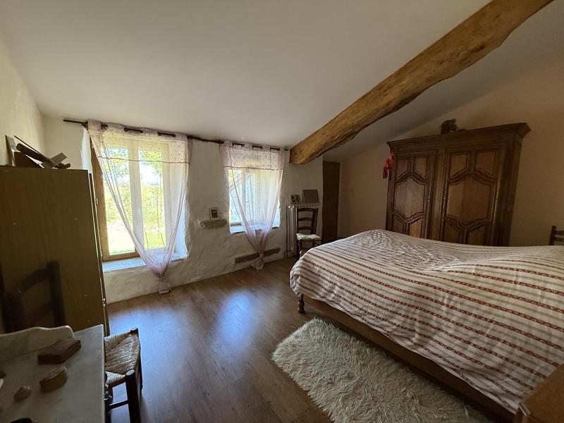 Maison en pierre - 279 m² - 6 pièces