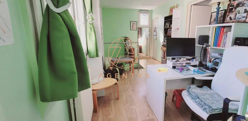 Maison traditionnelle - 95 m² - 5 pièces