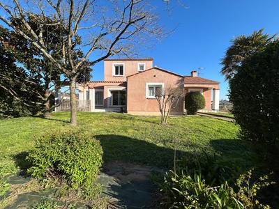 Maison - 217 m² - 7 pièces