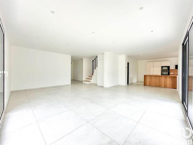 Maison - 140 m² - 5 pièces