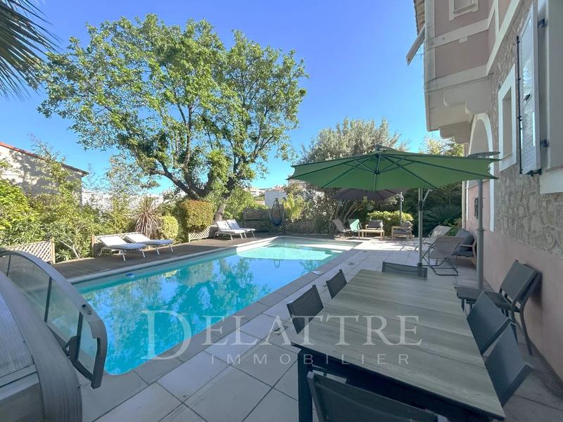 Villa - 160 m² - 8 pièces