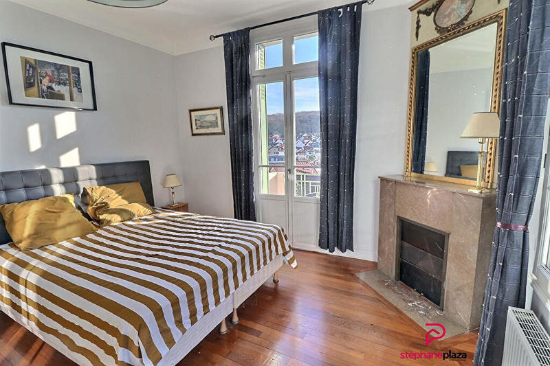 Maison - 185 m² - 7 pièces