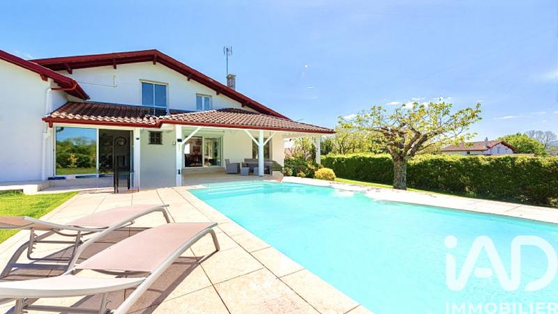 Maison - 202 m² - 6 pièces