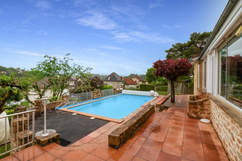 Maison - 265 m² - 10 pièces