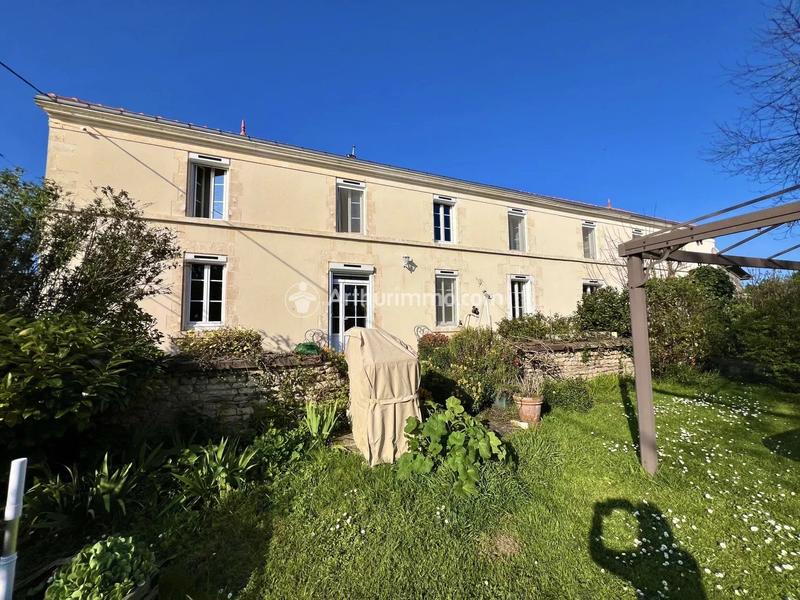 Maison - 220 m² - 8 pièces