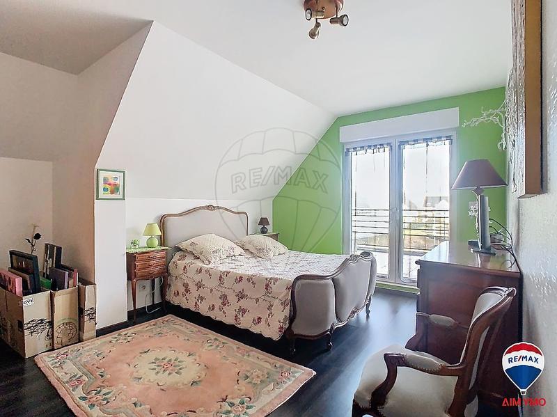 Maison - 220 m² - 6 pièces