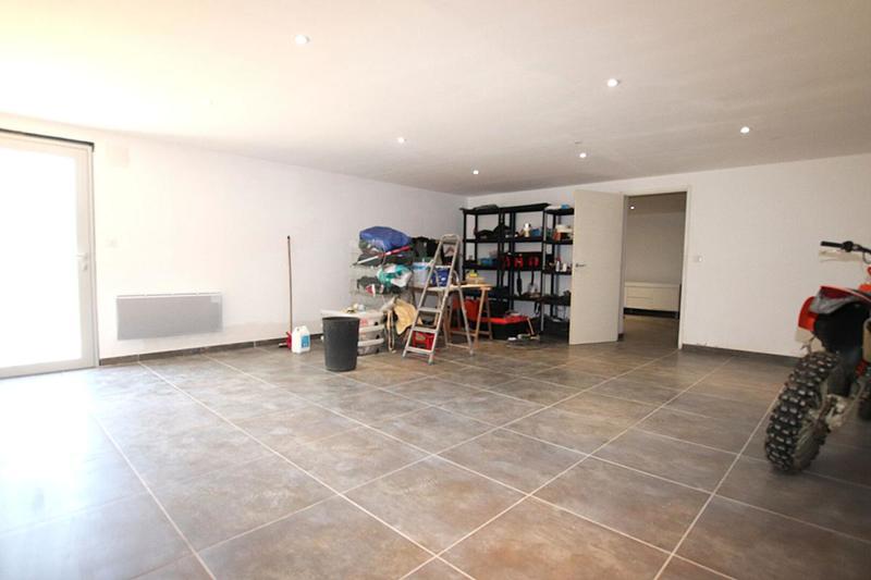 Villa - 300 m² - 8 pièces