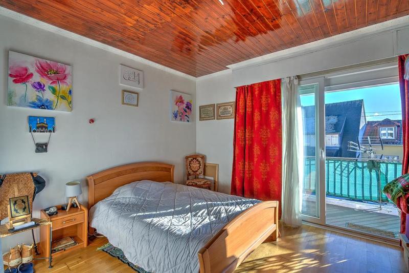 Maison - 285 m² - 10 pièces