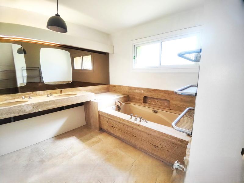 Propriété - 286 m² - 9 pièces