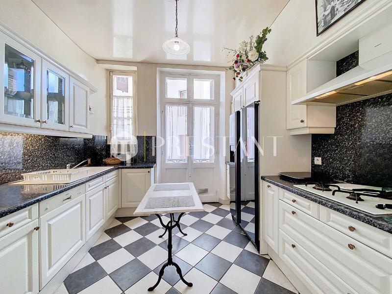 Appartement - 143 m² - 5 pièces