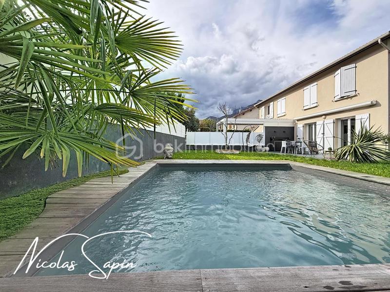 Maison - 101 m² - 5 pièces