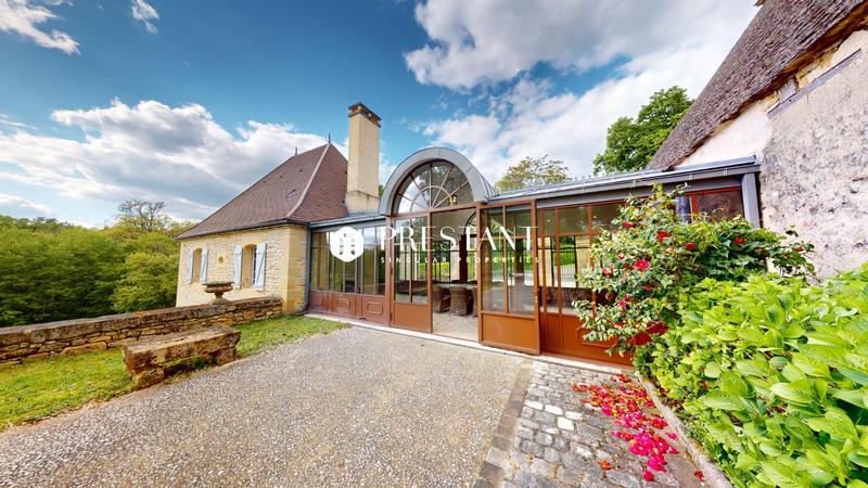 Demeure - 716 m² - 7 pièces