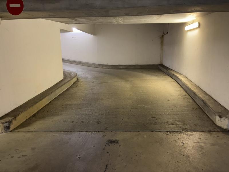 Parking / Garage - 12 m²