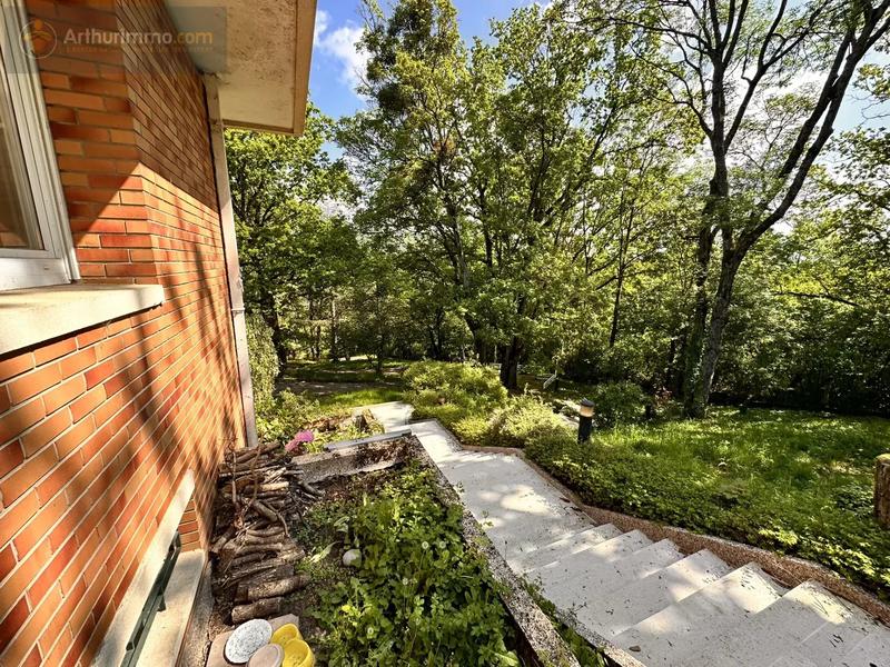 Maison - 240 m² - 6 pièces