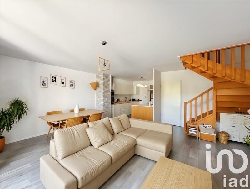 Maison - 90 m² - 5 pièces