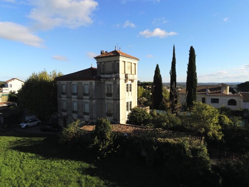 Maison - 368 m² - 11 pièces