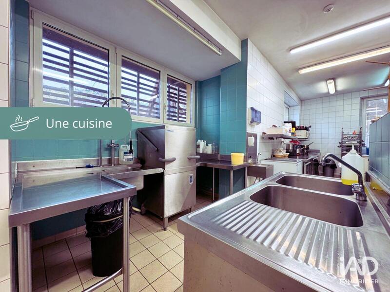 Maison - 1 100 m² - 11 pièces