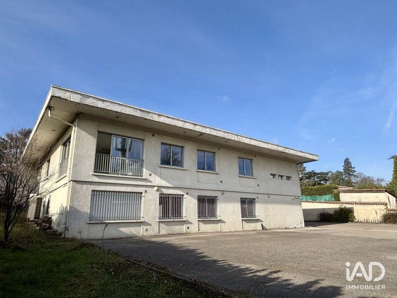 Bureau - 810 m²