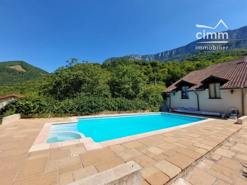 Maison - 215 m² - 7 pièces