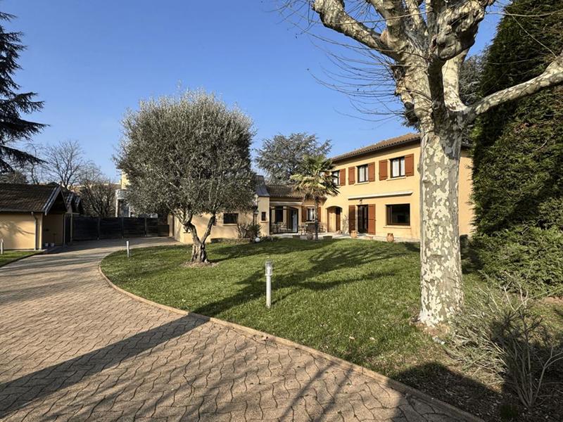 Maison - 434 m² - 7 pièces