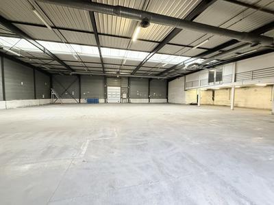 Local d'activités - 1 418 m² - 15 pièces