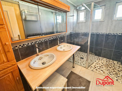 Villa - 180 m² - 8 pièces