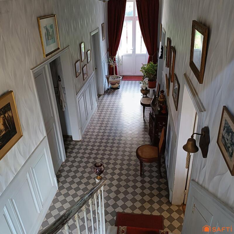 Maison - 220 m² - 8 pièces