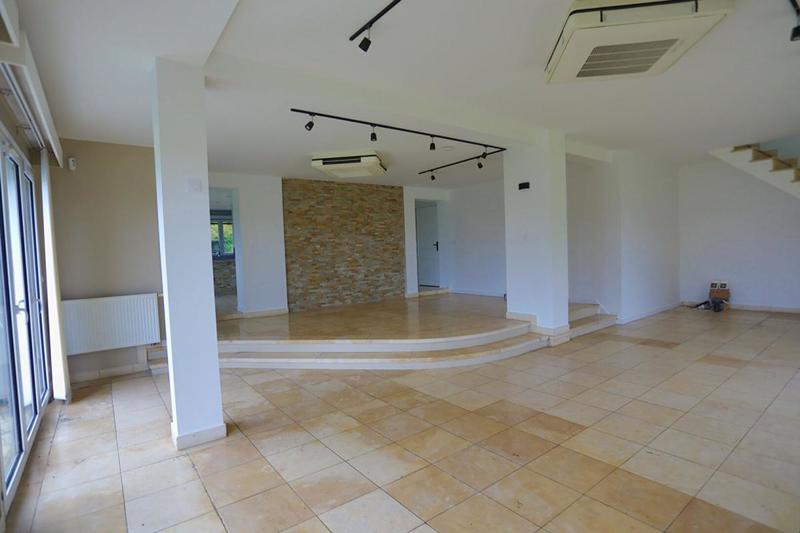 Maison - 195 m² - 7 pièces