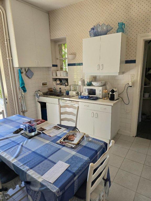 Propriété - 202 m² - 10 pièces