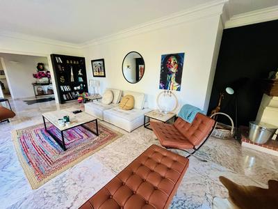 Maison - 298 m² - 10 pièces