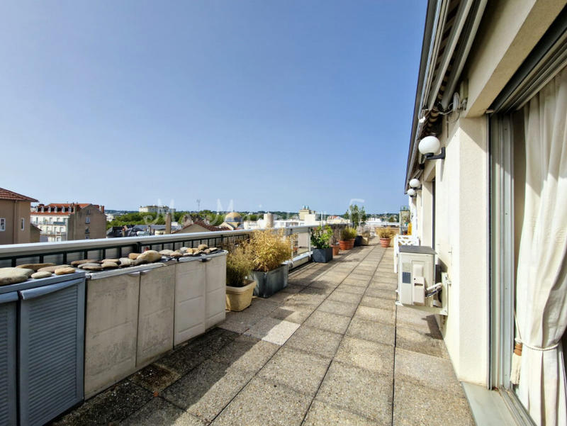 Appartement - 200 m² - 5 pièces