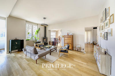 Maison - 239 m² - 7 pièces