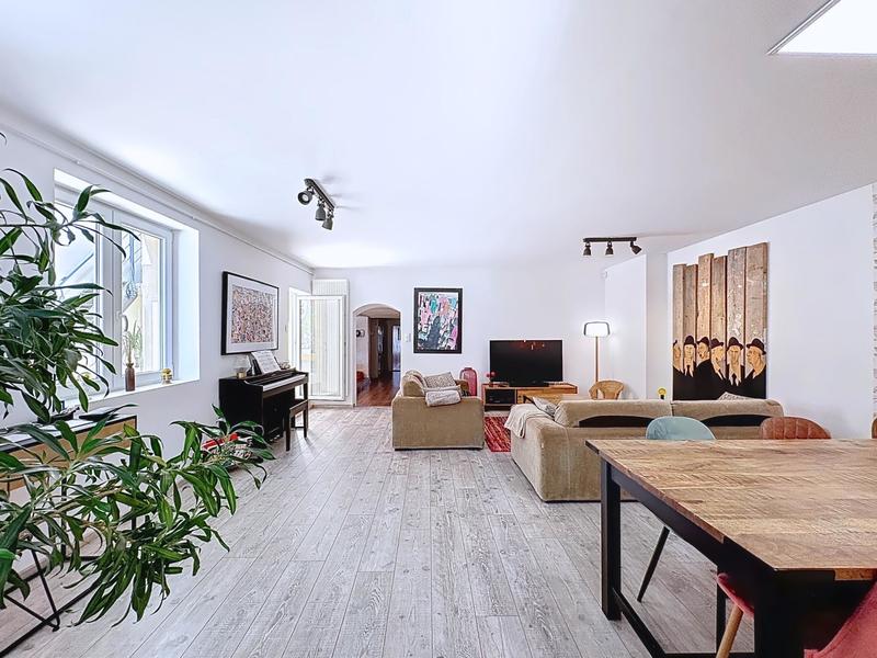 Maison - 250 m² - 7 pièces