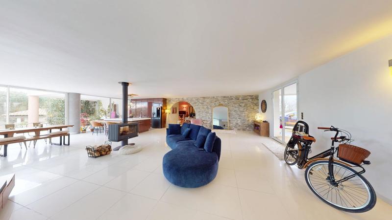 Maison - 325 m² - 8 pièces