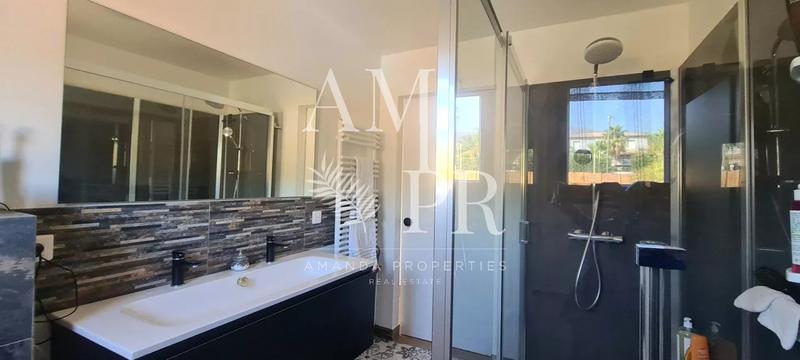 Maison - 200 m² - 8 pièces