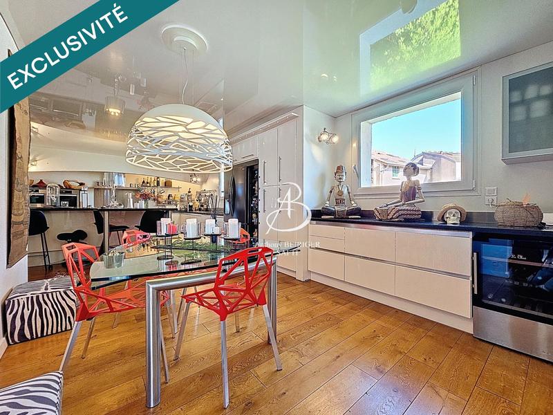 Maison - 280 m² - 12 pièces