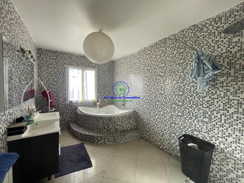 Maison - 255 m² - 8 pièces